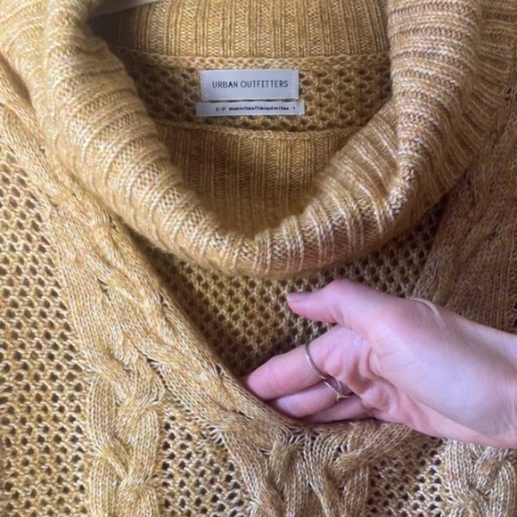 Urban Outfitters Choker V cutout cowl neck sweater - Picture 5 of 5